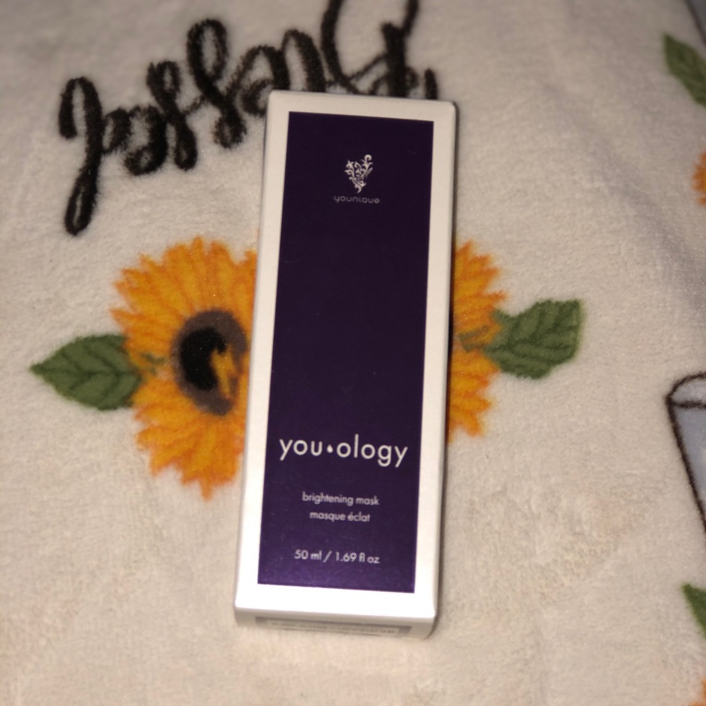 Brightening face mask